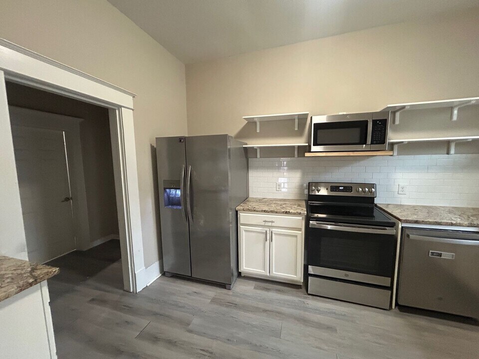 1704 N 13th St in Waco, TX - Building Photo