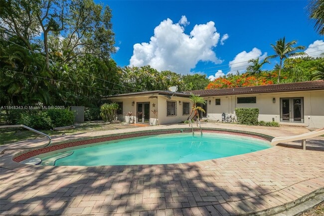 7620 SW 59th Ave in South Miami, FL - Building Photo - Building Photo