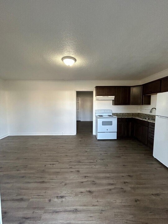 100 Kazmira Ct in Niceville, FL - Building Photo