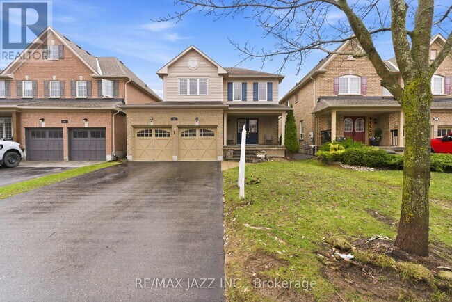 42 Russell Barton Ln in Uxbridge, ON - Building Photo - Building Photo