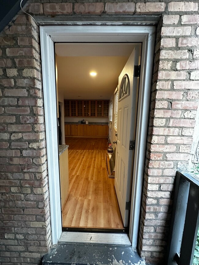 1527 W Sherwin Ave, Unit 1527 Sherwin in Chicago, IL - Building Photo - Building Photo