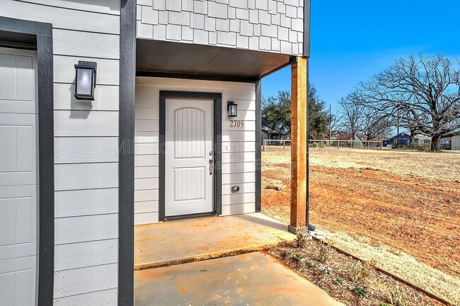 2709 W Washington St in Denison, TX - Building Photo - Building Photo