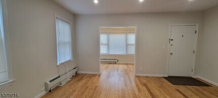 403 Abington Ave in Bloomfield, NJ - Building Photo - Building Photo