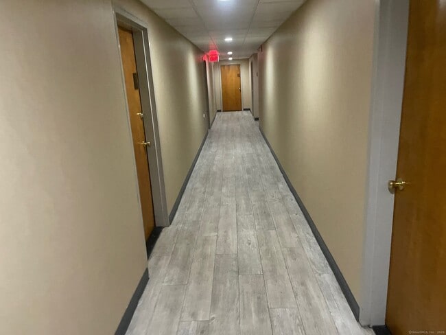 60 Strawberry Hill Ave in Stamford, CT - Building Photo - Building Photo