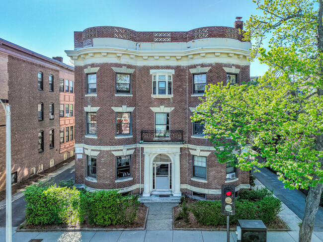 48-50 Babcock St in Brookline, MA - Foto de edificio - Building Photo