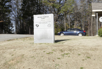 Brown Franklin Court in Laurens, SC - Building Photo - Building Photo