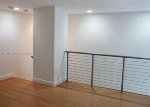 1050 Brickell Ave, Unit 1618 in Miami, FL - Building Photo - Building Photo