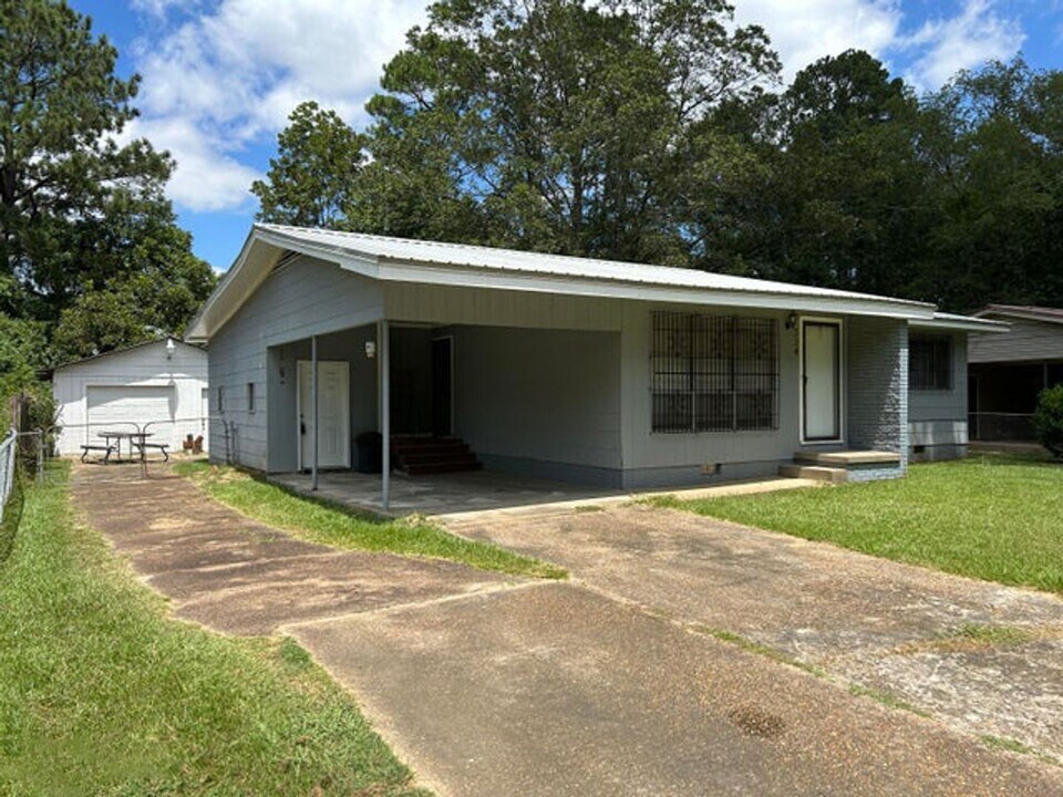 334 Savanna St in Jackson, MS - Building Photo