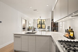 1427 Rhode Island Ave NW, Unit 503 in Washington, DC - Foto de edificio - Building Photo