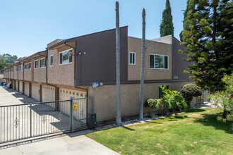 628 E Acacia Ave in Glendale, CA - Building Photo - Primary Photo
