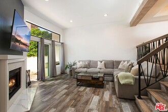 18755 Hatteras St in Los Angeles, CA - Building Photo - Building Photo