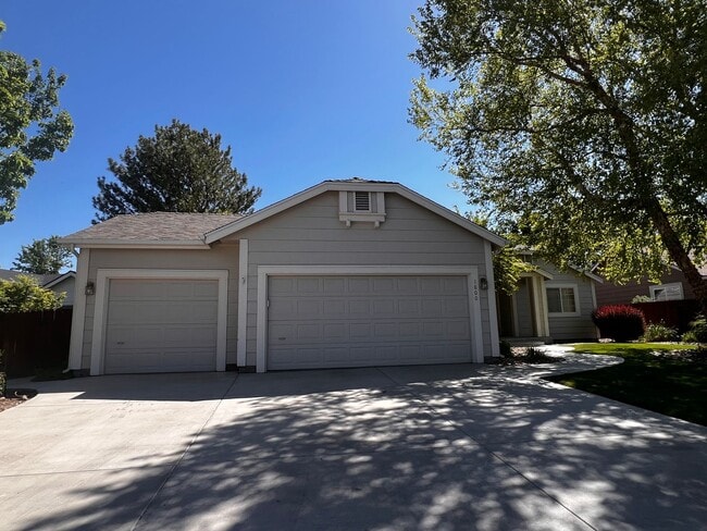 1800 Bougainvillea Dr in Minden, NV - Building Photo - Building Photo