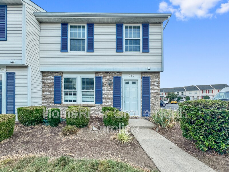230 Water Oak Dr in Pineville, NC - Building Photo