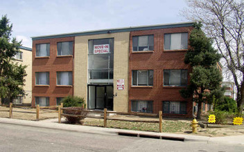 Renaissance at Xenia Village in Denver, CO - Foto de edificio - Building Photo