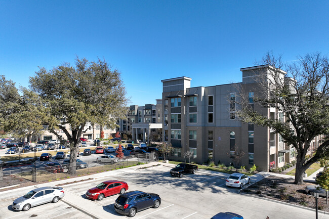 The Oaks in Dallas, TX - Building Photo - Primary Photo