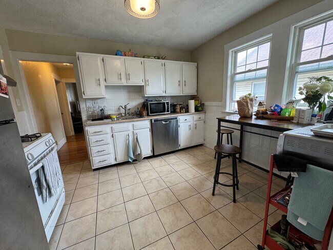 60 Litchfield St, Unit 2nd in Boston, MA - Building Photo - Building Photo