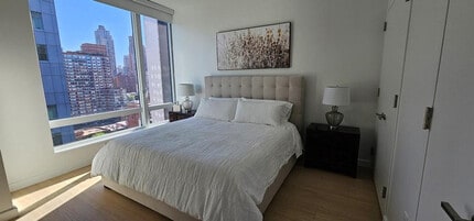 646 11th Ave in New York, NY - Building Photo - Building Photo