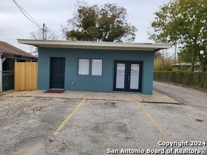 359 Bustillos Dr in San Antonio, TX - Building Photo