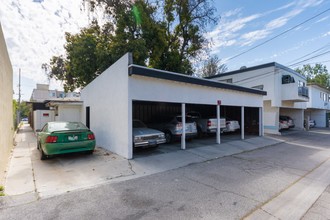 5913 Laurel Canyon Blvd in Valley Village, CA - Building Photo - Building Photo