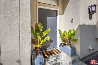 148 S Roxbury Dr in Beverly Hills, CA - Building Photo - Building Photo