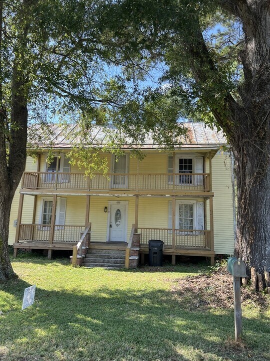 610 Jenkins Ave in Maysville, NC - Building Photo