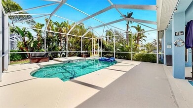 613 Manns Harbor Dr in Apollo Beach, FL - Building Photo - Building Photo