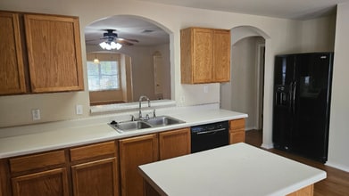 2101 Hawksbury Way in Cedar Park, TX - Foto de edificio - Building Photo