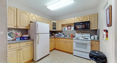 14401 Boggs Dr in Miami, FL - Building Photo - Building Photo
