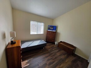 2432 Papyrus Ct in Oceanside, CA - Foto de edificio - Building Photo