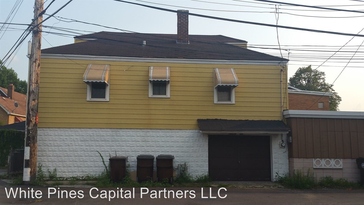1211 Euclid Ave in Whiting, IN - Building Photo