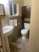 555 E Simpson Ave, Unit B in Fresno, CA - Building Photo - Building Photo