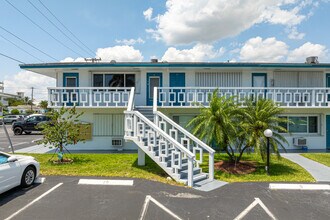 Lakeside Point Condominiums in Lake Worth Beach, FL - Foto de edificio - Building Photo