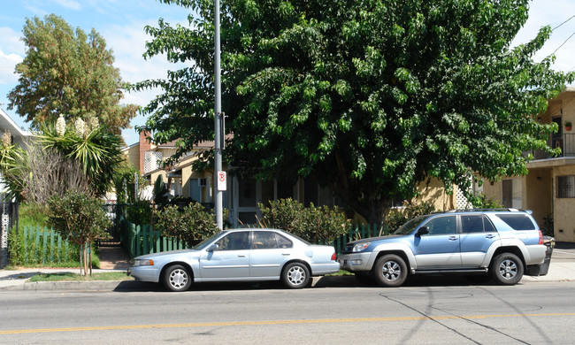 5934 Whitsett Ave in Valley Village, CA - Building Photo - Building Photo