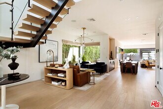2137 Glyndon Ave in Los Angeles, CA - Building Photo - Building Photo