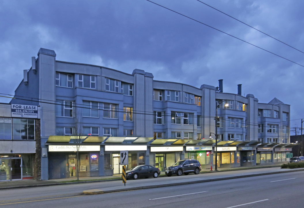 Clarendon Place in Vancouver, BC - Building Photo