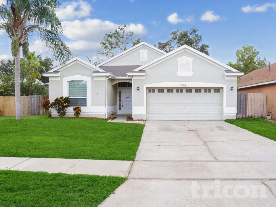15821 Pine Lily Ct in Clermont, FL - Foto de edificio