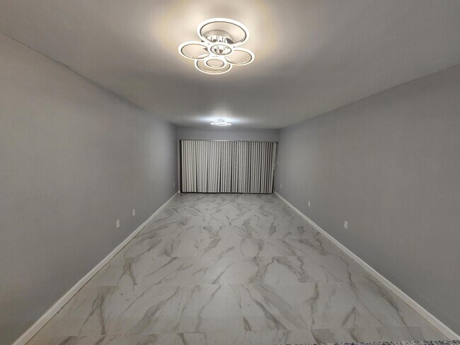 485 N Pine Island Rd, Unit A204 in Plantation, FL - Foto de edificio - Building Photo