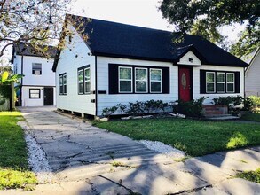5530 Truett St in Houston, TX - Building Photo - Building Photo
