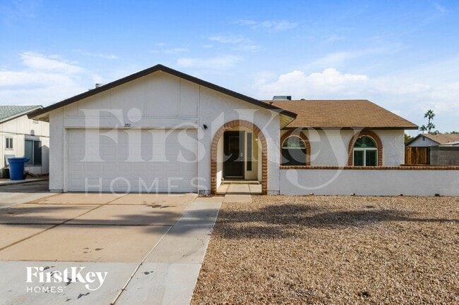 property at 2701 N Hartford St