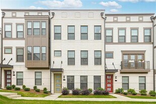 2048 Holtz Ln in Atlanta, GA - Building Photo