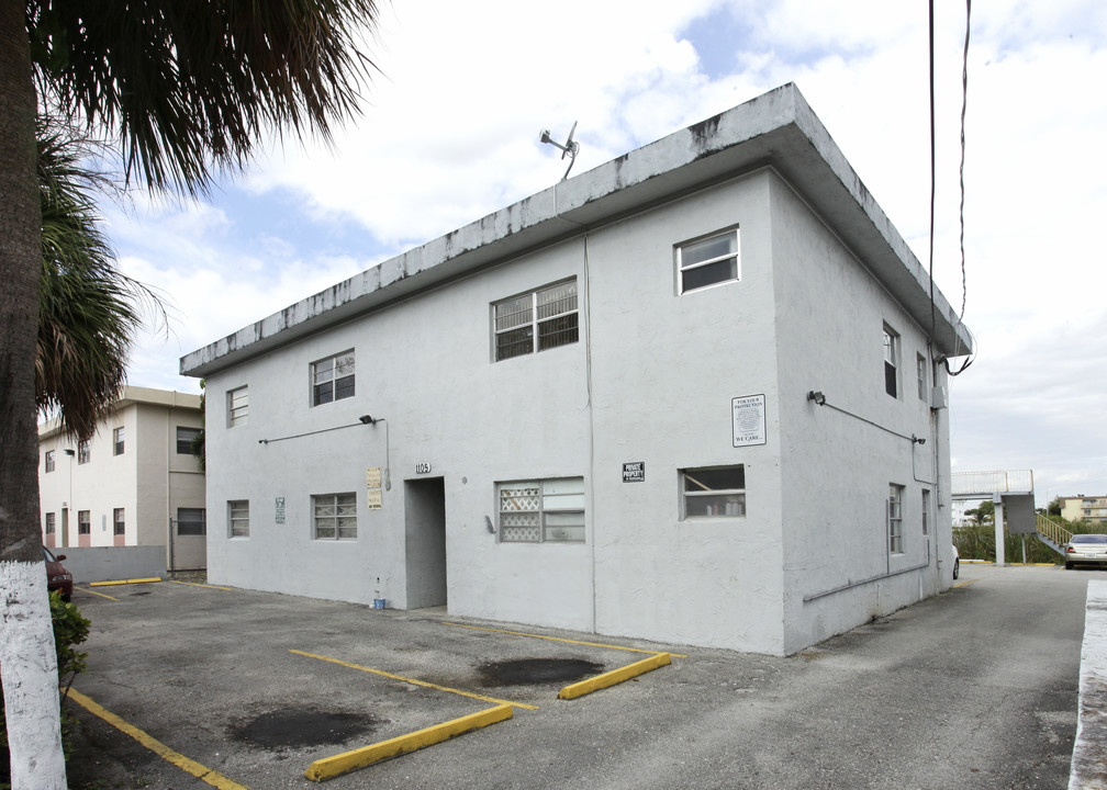 1105 W 71st Pl in Hialeah, FL - Building Photo