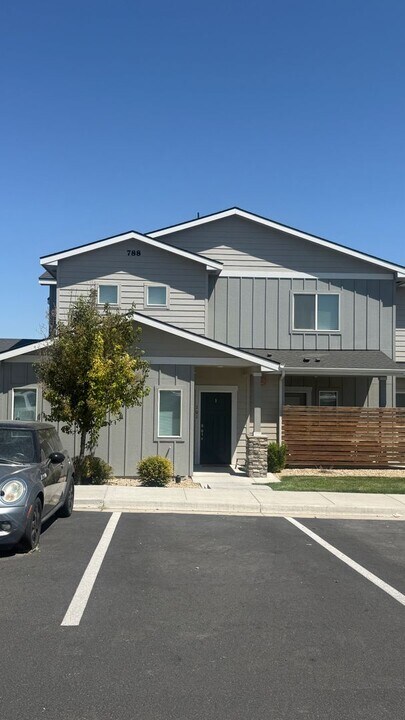 788 W Backpack Ln in Kuna, ID - Building Photo