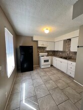 2007 E 16th St-Unit -A in Austin, TX - Building Photo - Building Photo