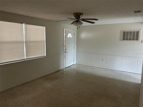 2030 Hess Dr in Holiday, FL - Building Photo - Building Photo