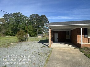 725 Judson Church Rd in Fayetteville, NC - Foto de edificio - Building Photo