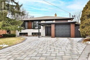 12 Firthway Ct in Toronto, ON - Building Photo