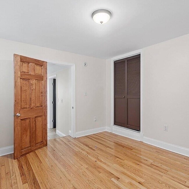 426 Saratoga St, Unit 1 in Boston, MA - Building Photo - Building Photo