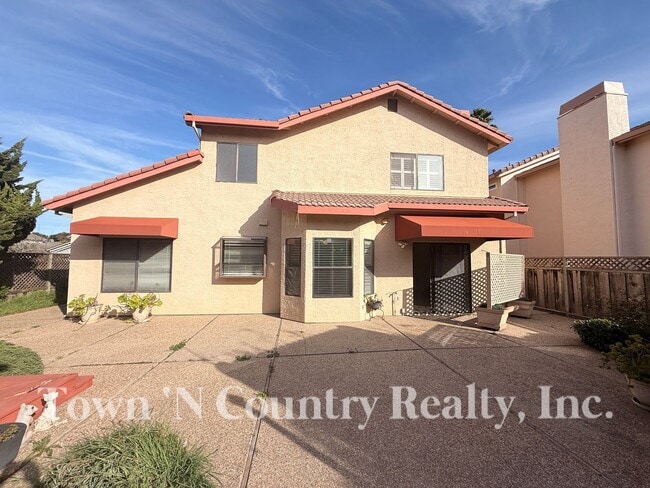 139 Greenbriar Way in Salinas, CA - Building Photo - Building Photo