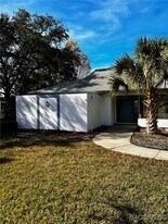 1050 S Crystal Glen Dr in Lecanto, FL - Building Photo