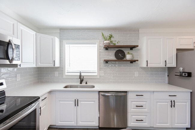 553 Peacock Rd in Daytona Beach, FL - Building Photo - Building Photo